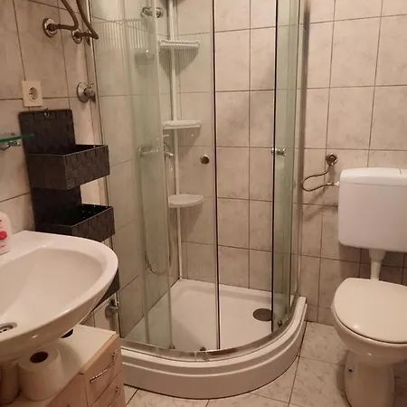 Ella Apartment *